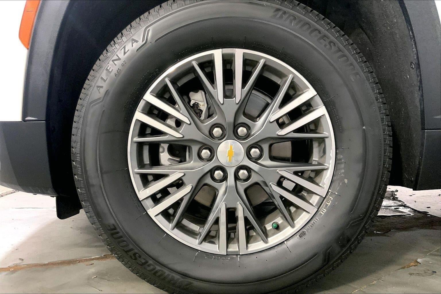 Used 2026 Chevrolet Traverse LT w/ Driver Confidence Package FWD image 9