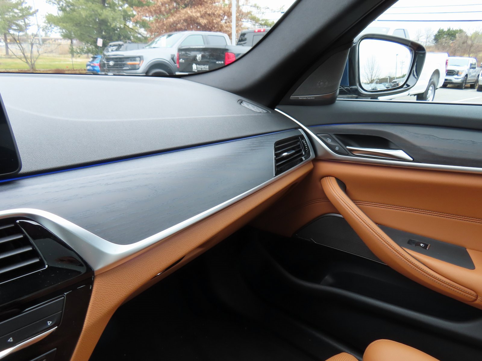 Used 2021 BMW 530i xDrive w/ Premium Package image 24