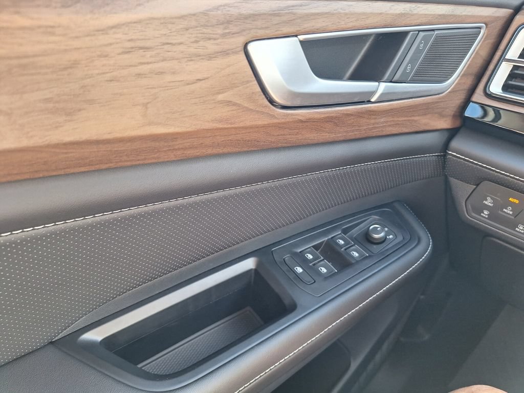 Certified 2026 Volkswagen Atlas SE FWD image 19