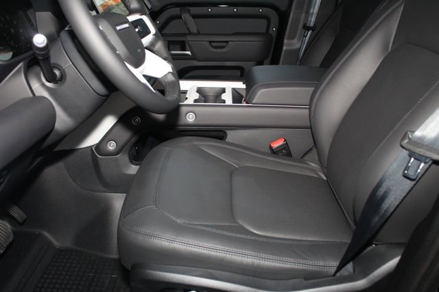 New 2026 Land Rover Defender 130 X-Dynamic SE image 19