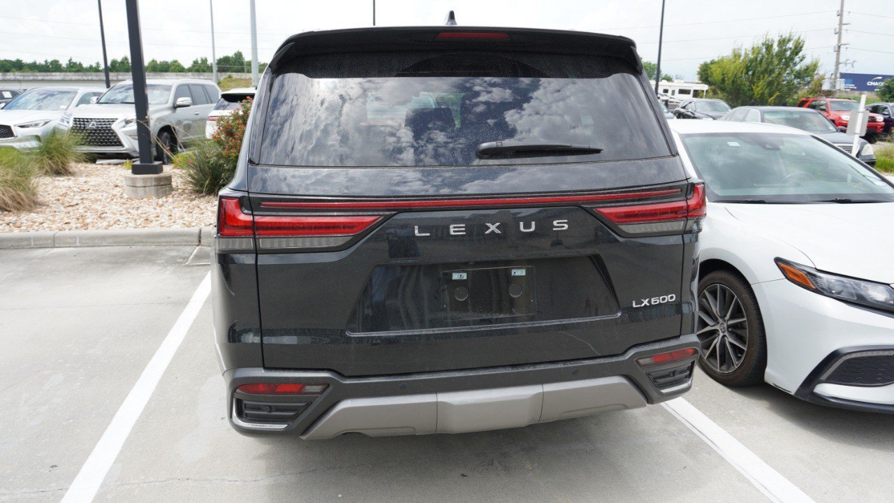 Certified 2026 Lexus LX 600 4WD w/ Accessory Package (Z1) image 7