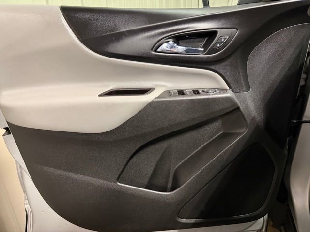 Used 2022 Chevrolet Equinox LS w/ LS Convenience Package image 12