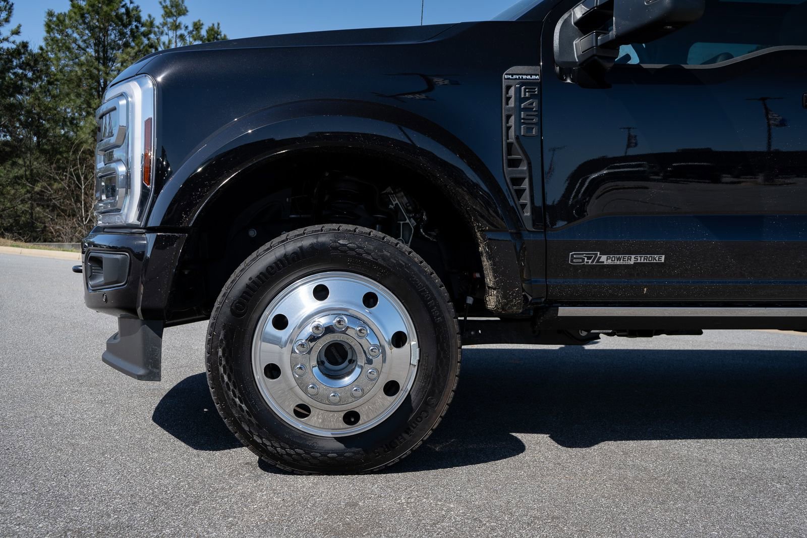 Used 2025 Ford F450 Platinum w/ FX4 Off-Road Package image 12