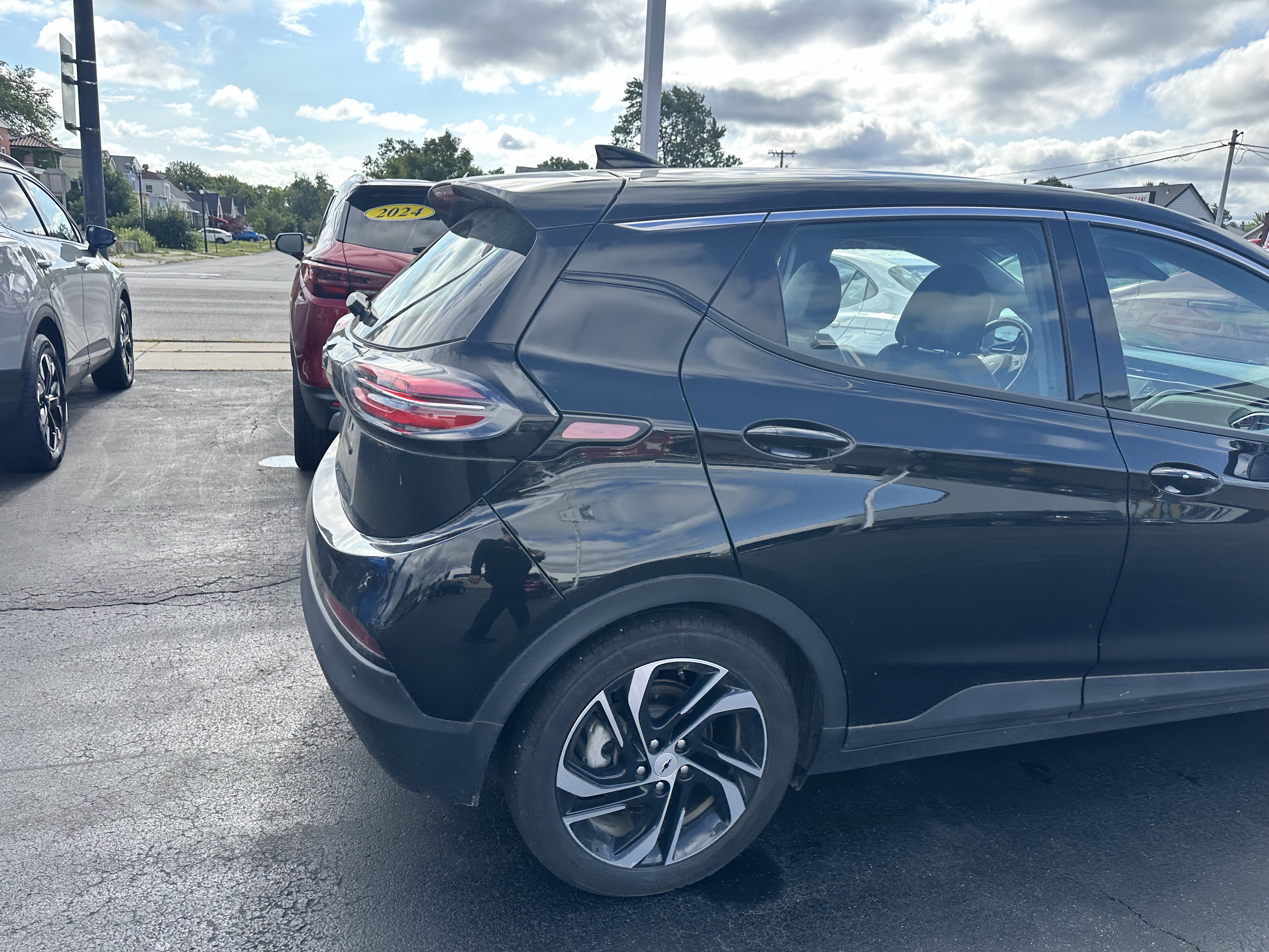 Used 2023 Chevrolet Bolt LT FWD image 9