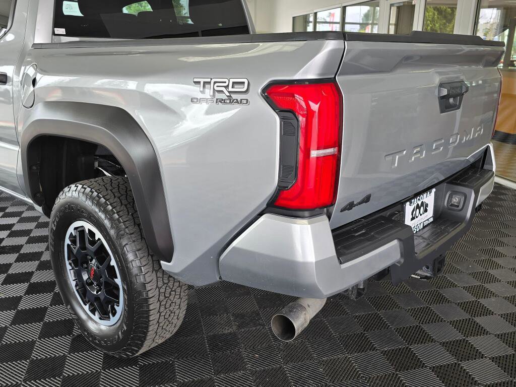 Used 2024 Toyota Tacoma TRD Off-Road AWD/4WD image 12