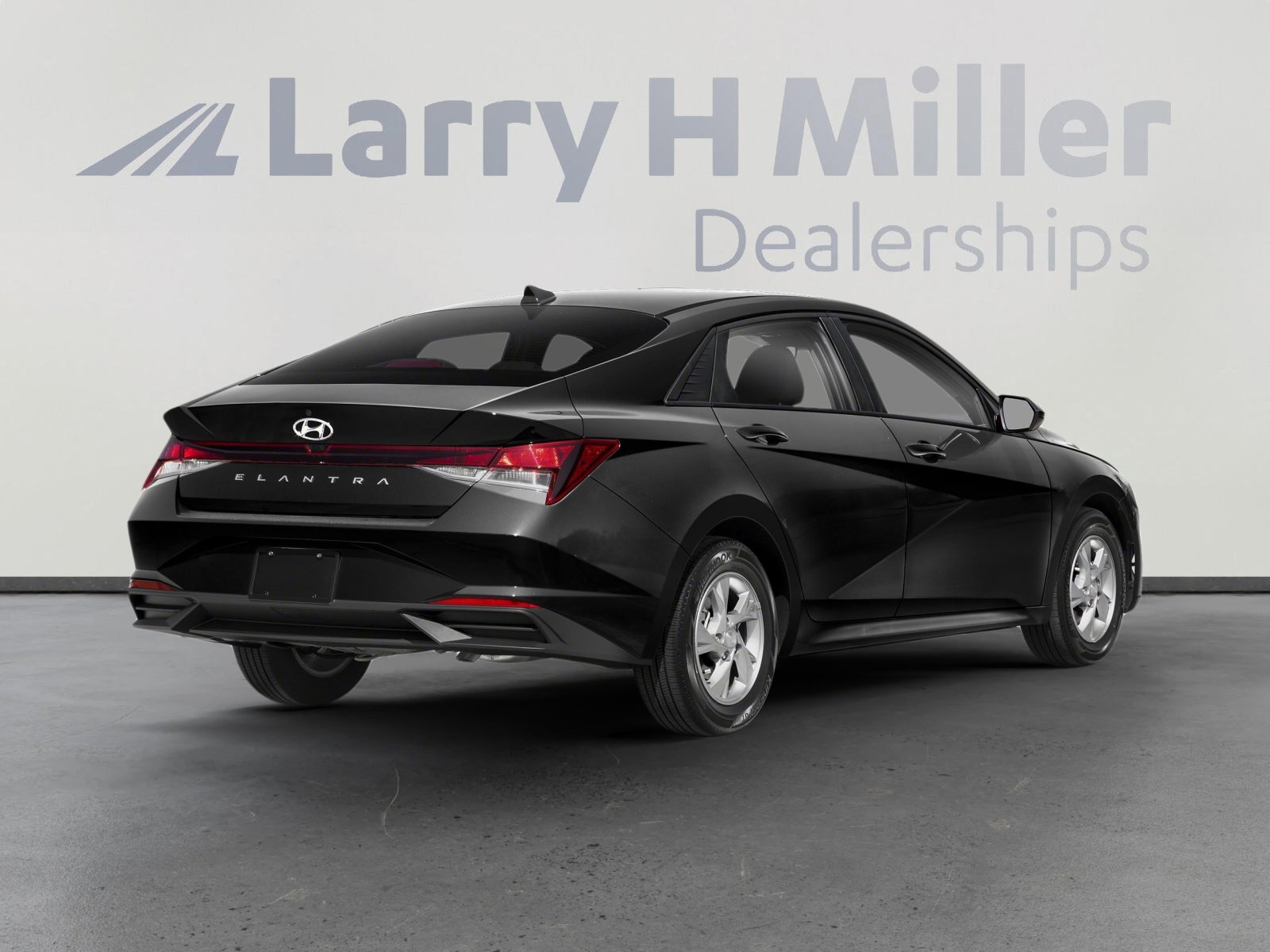Used 2022 Hyundai Elantra SE image 2