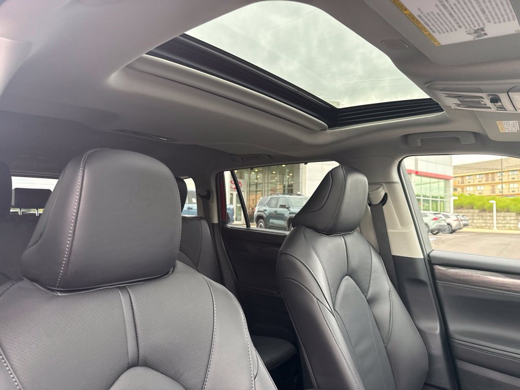 New 2026 Toyota Highlander Limited AWD/4WD image 8