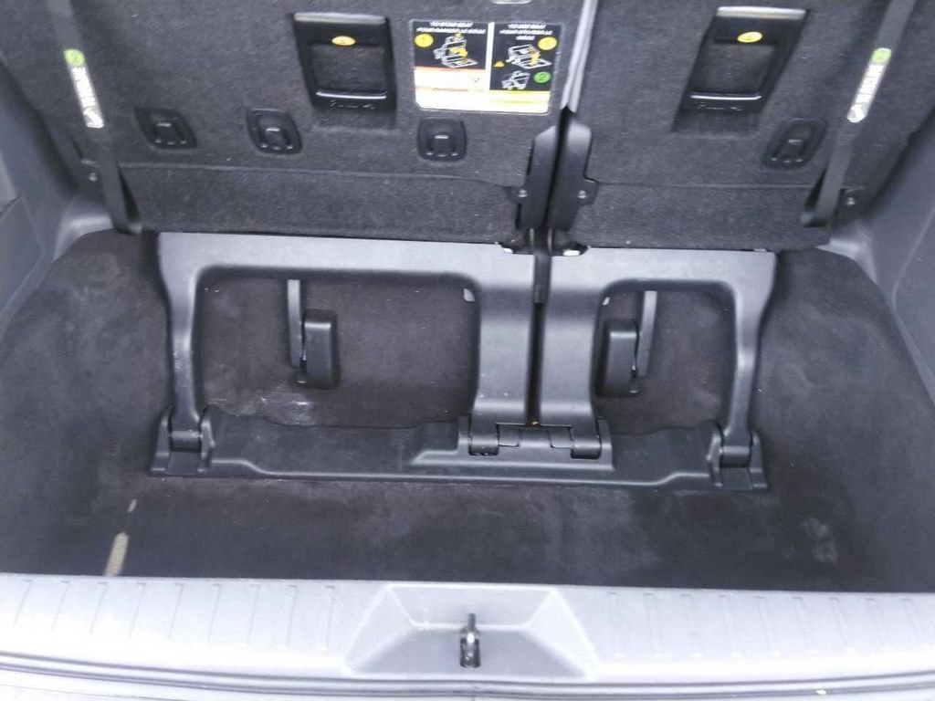 Used 2024 Toyota Sienna XLE FWD image 5
