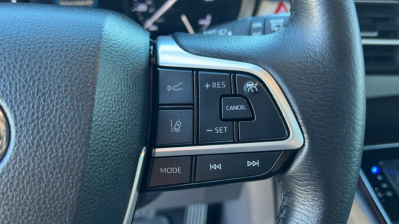 Used 2021 Toyota Sienna XLE image 24