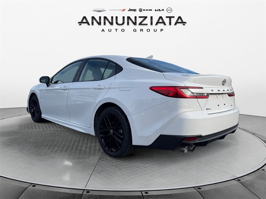 Used 2025 Toyota Camry SE image 3
