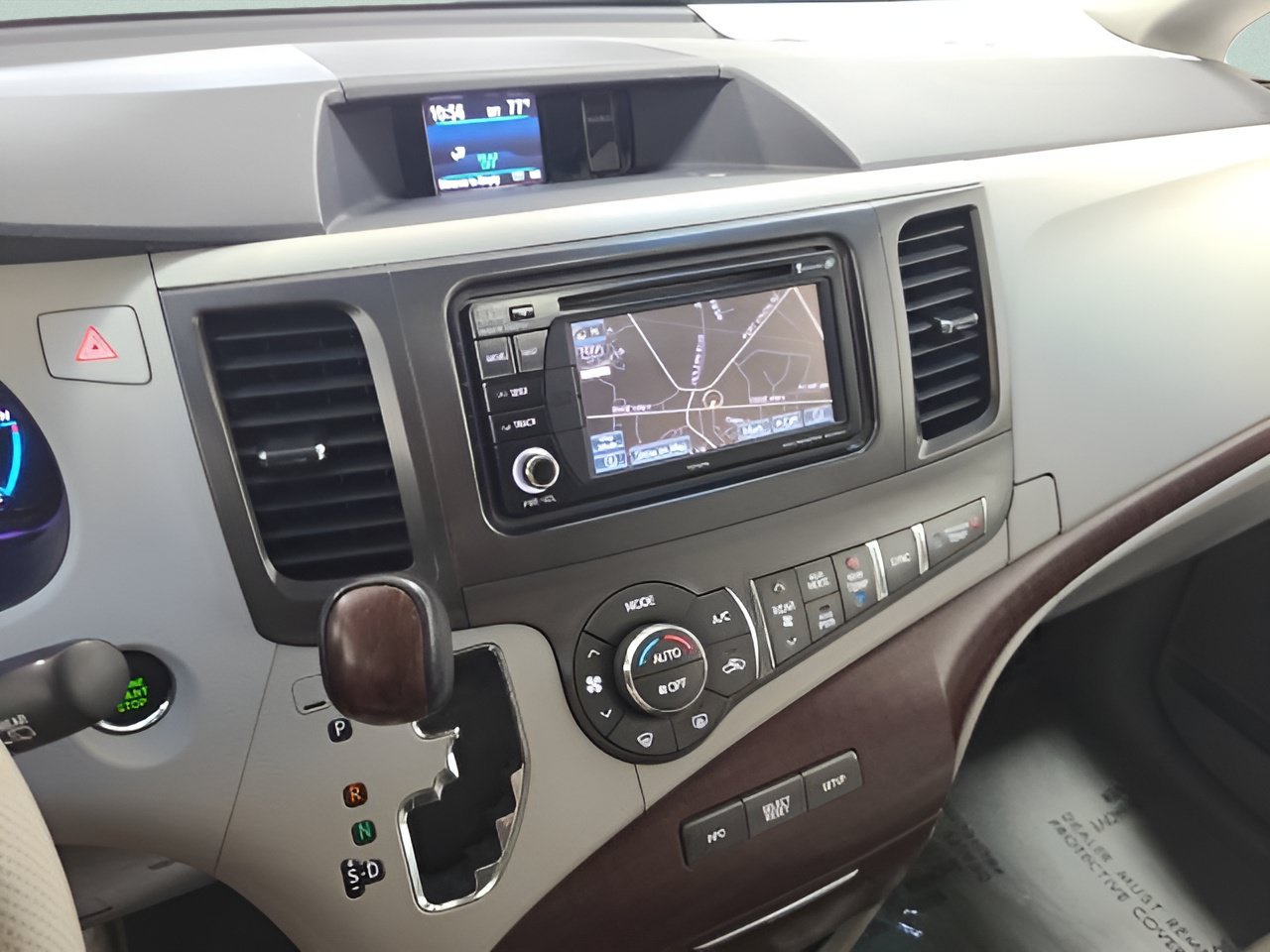 Used 2014 Toyota Sienna XLE w/ Entertainment Package FWD image 33