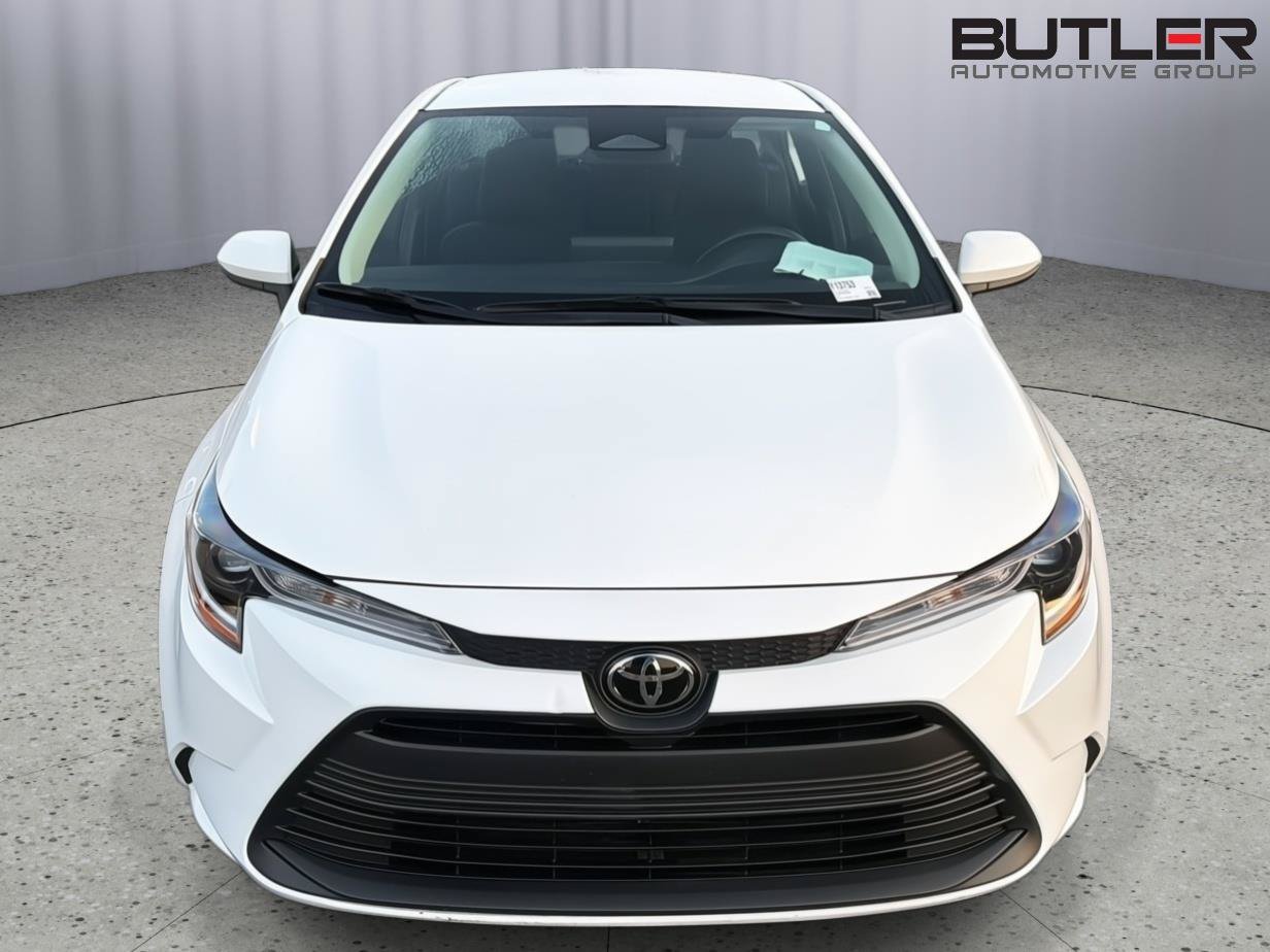 Certified 2025 Toyota Corolla LE FWD image 9
