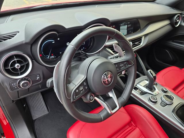 Used 2024 Alfa Romeo Stelvio Veloce AWD/4WD image 25