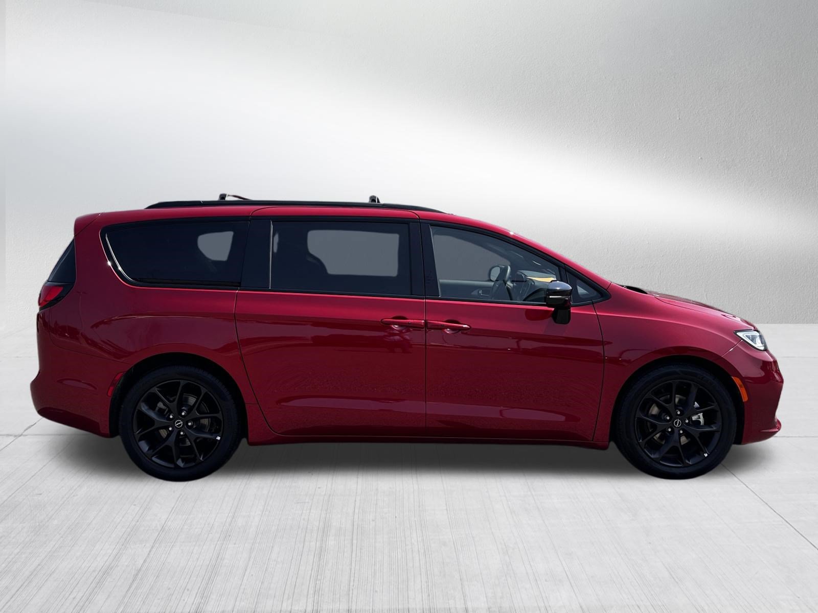 Used 2025 Chrysler Pacifica Limited FWD image 8