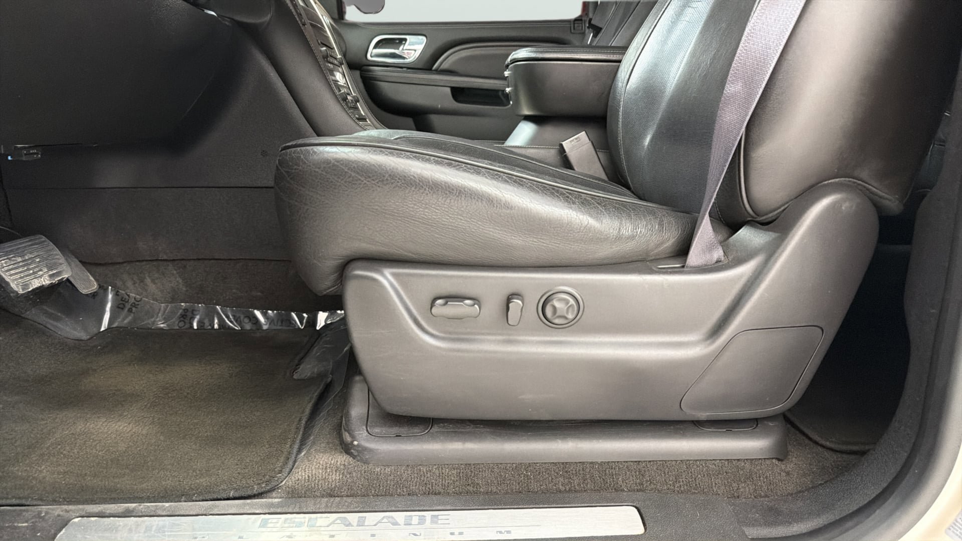 Used 2013 Cadillac Escalade Platinum image 19