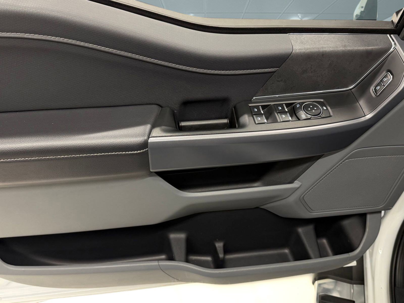 Used 2025 Ford F150 XLT w/ Equipment Group 301A Standard image 9