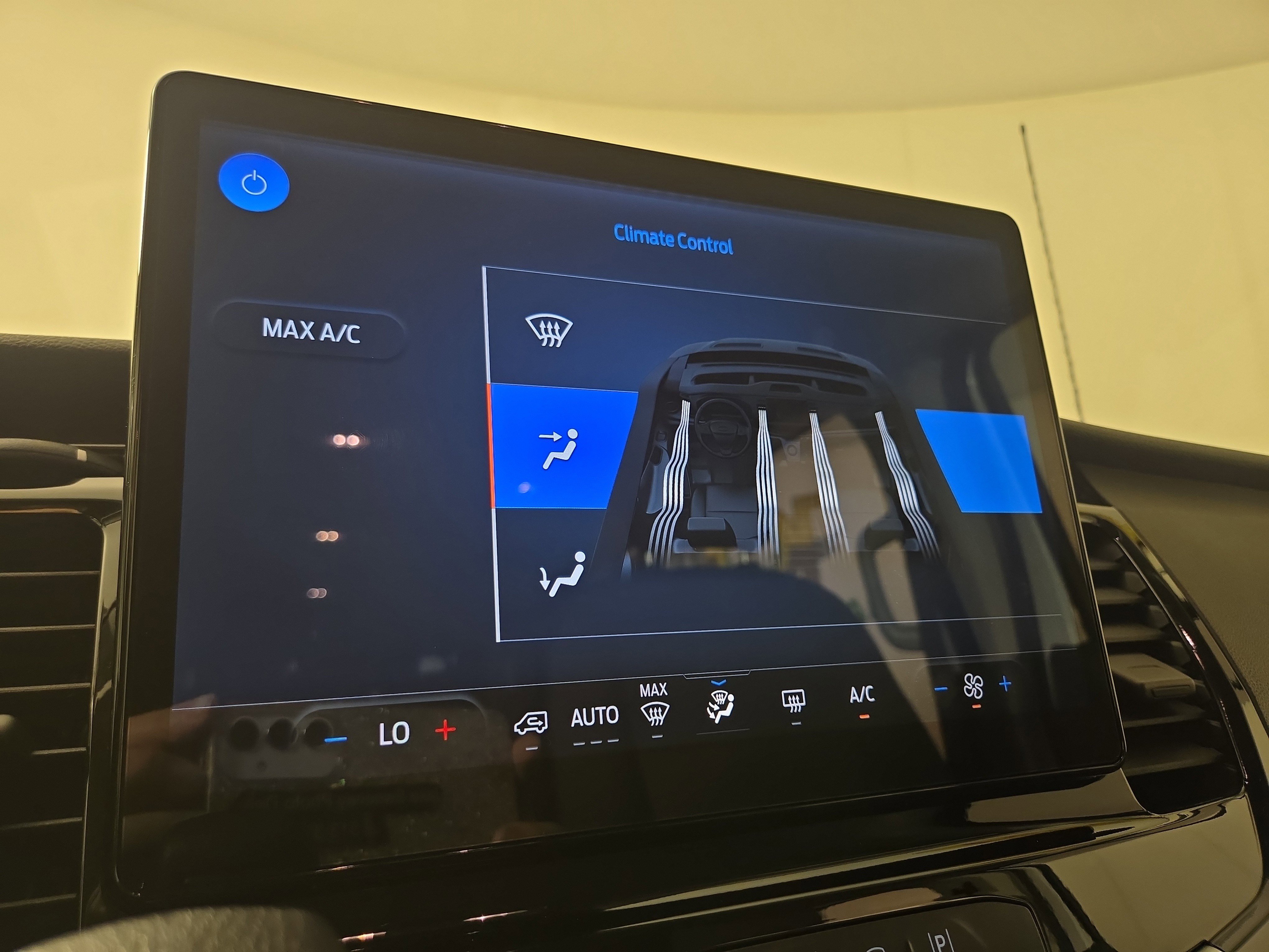 Used 2024 Ford Transit 350 XLT image 28