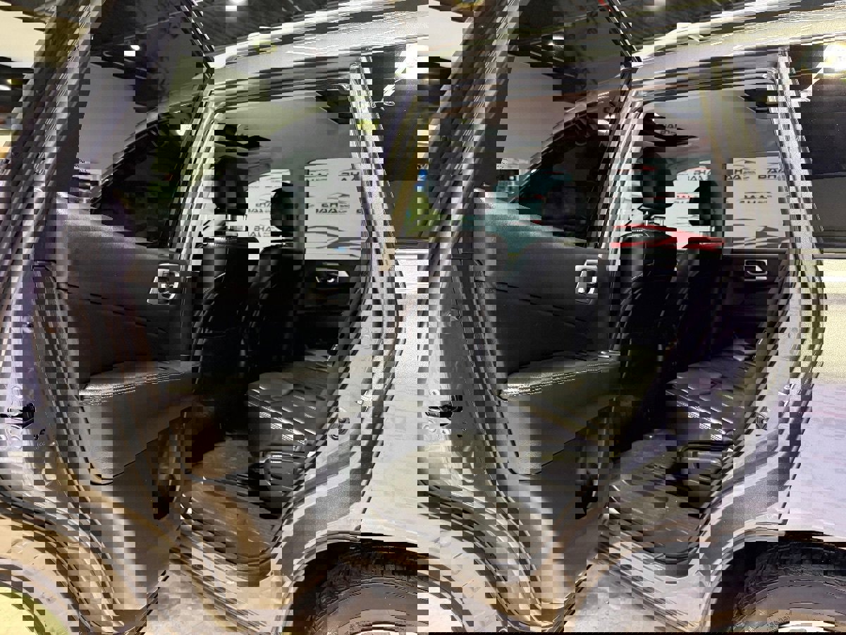 Used 2020 Nissan Pathfinder Platinum FWD image 36