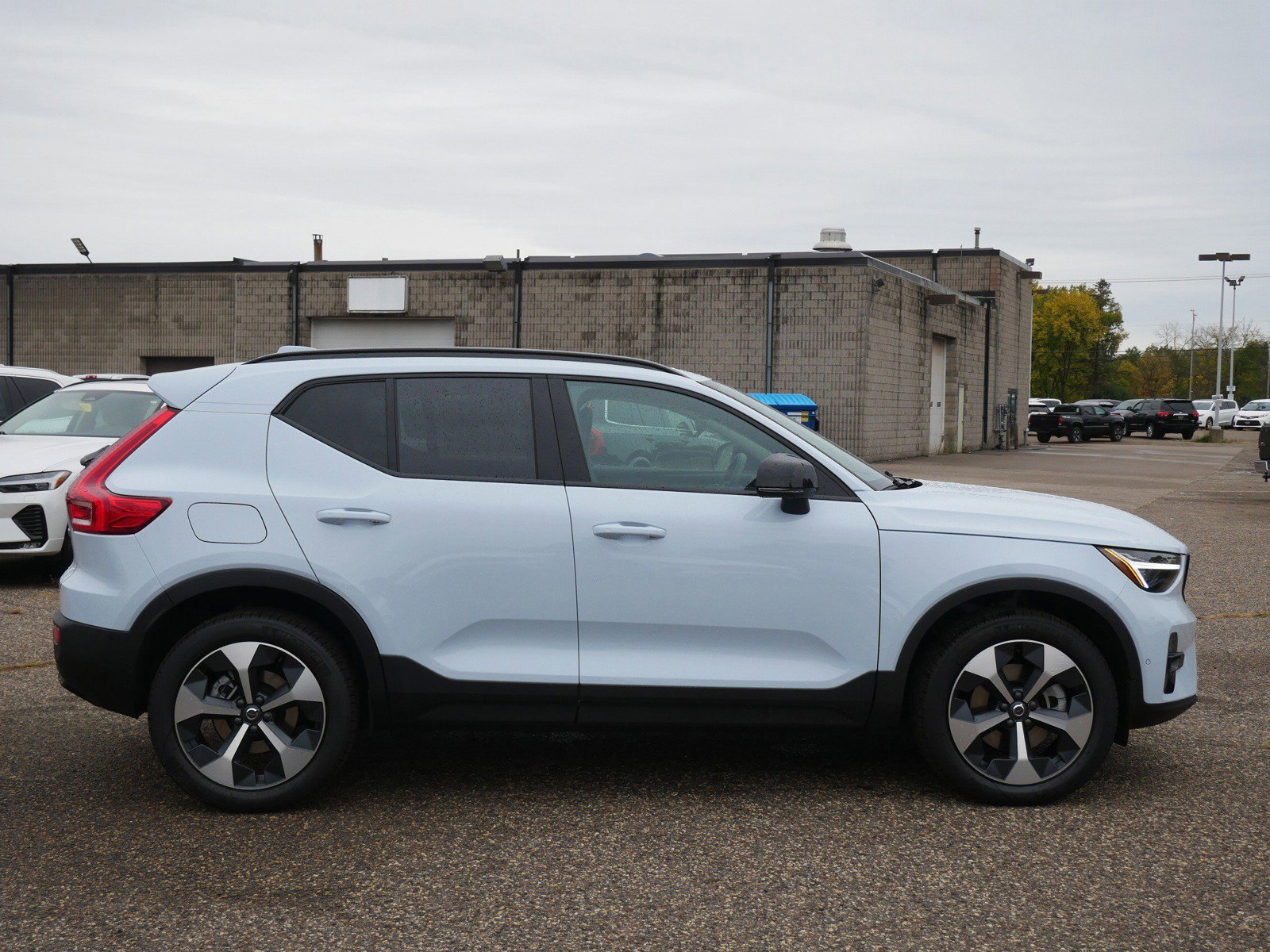 New 2026 Volvo XC40 B5 Plus w/ Protection Package Premier AWD/4WD image 2
