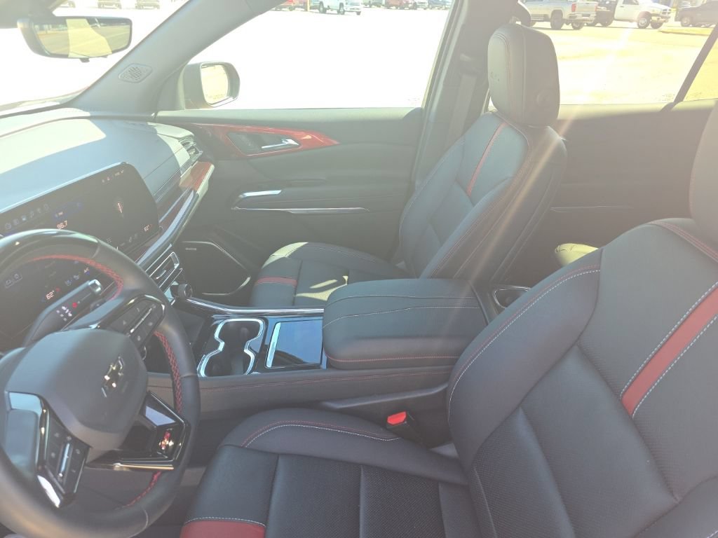 Used 2024 Chevrolet Traverse RS FWD image 9