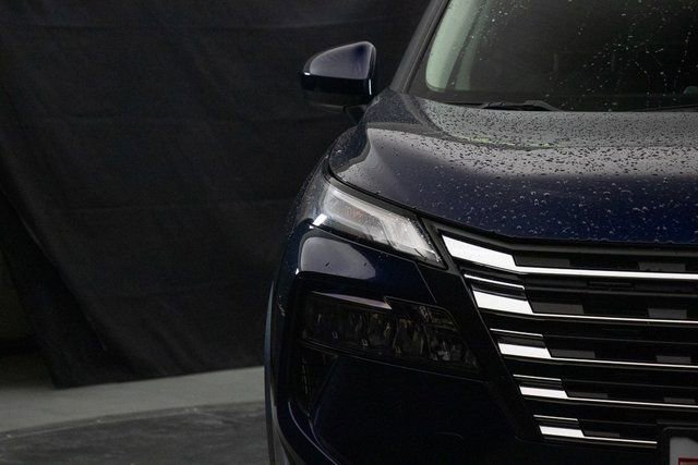 Used 2024 Nissan Rogue SV image 5