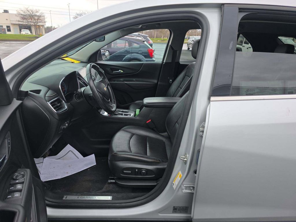 Used 2020 Chevrolet Equinox Premier image 2