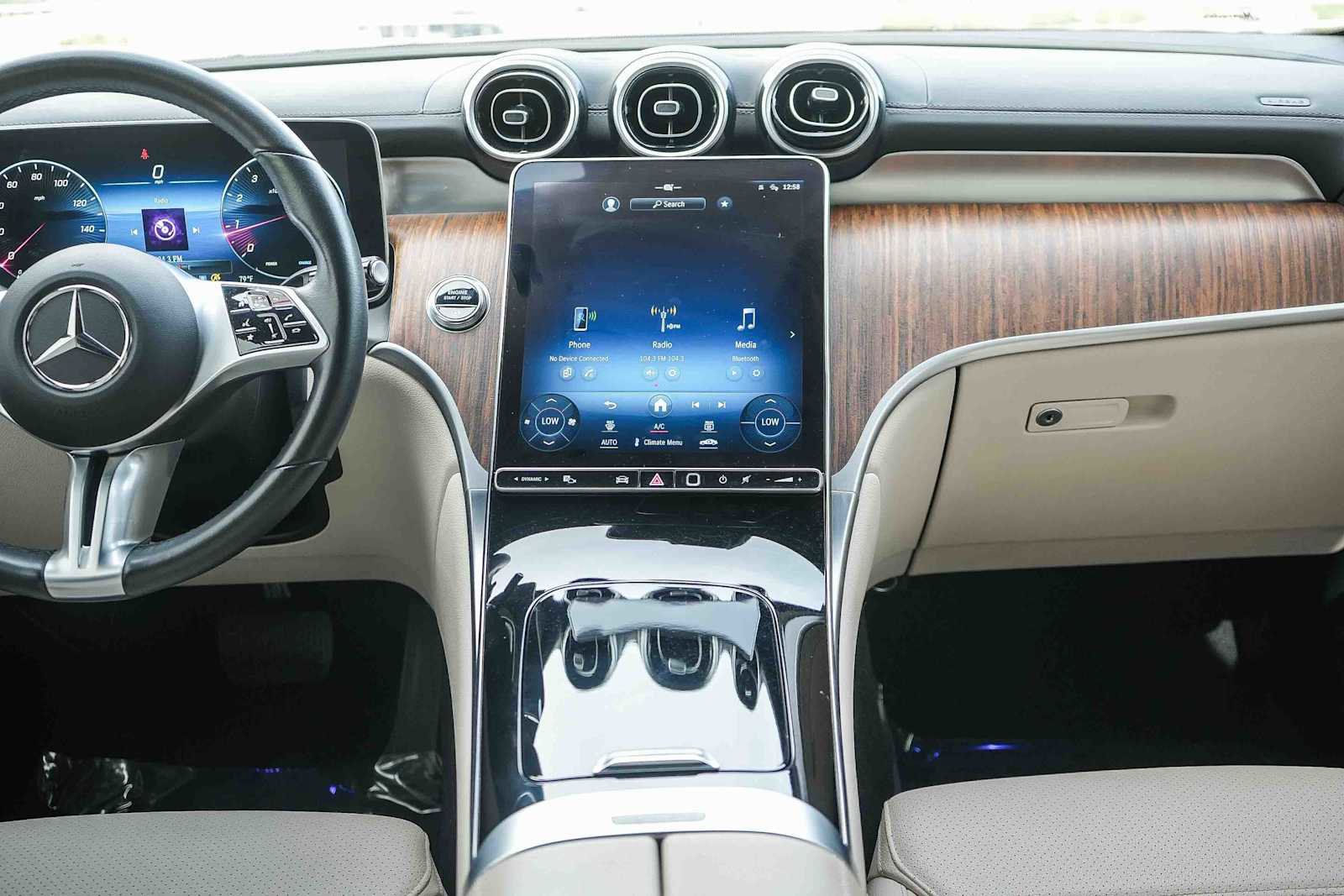 Used 2024 Mercedes-Benz GLC 300 4MATIC image 16