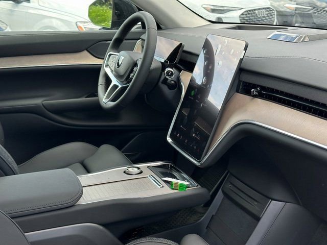 New 2025 Volvo EX90 Plus image 11