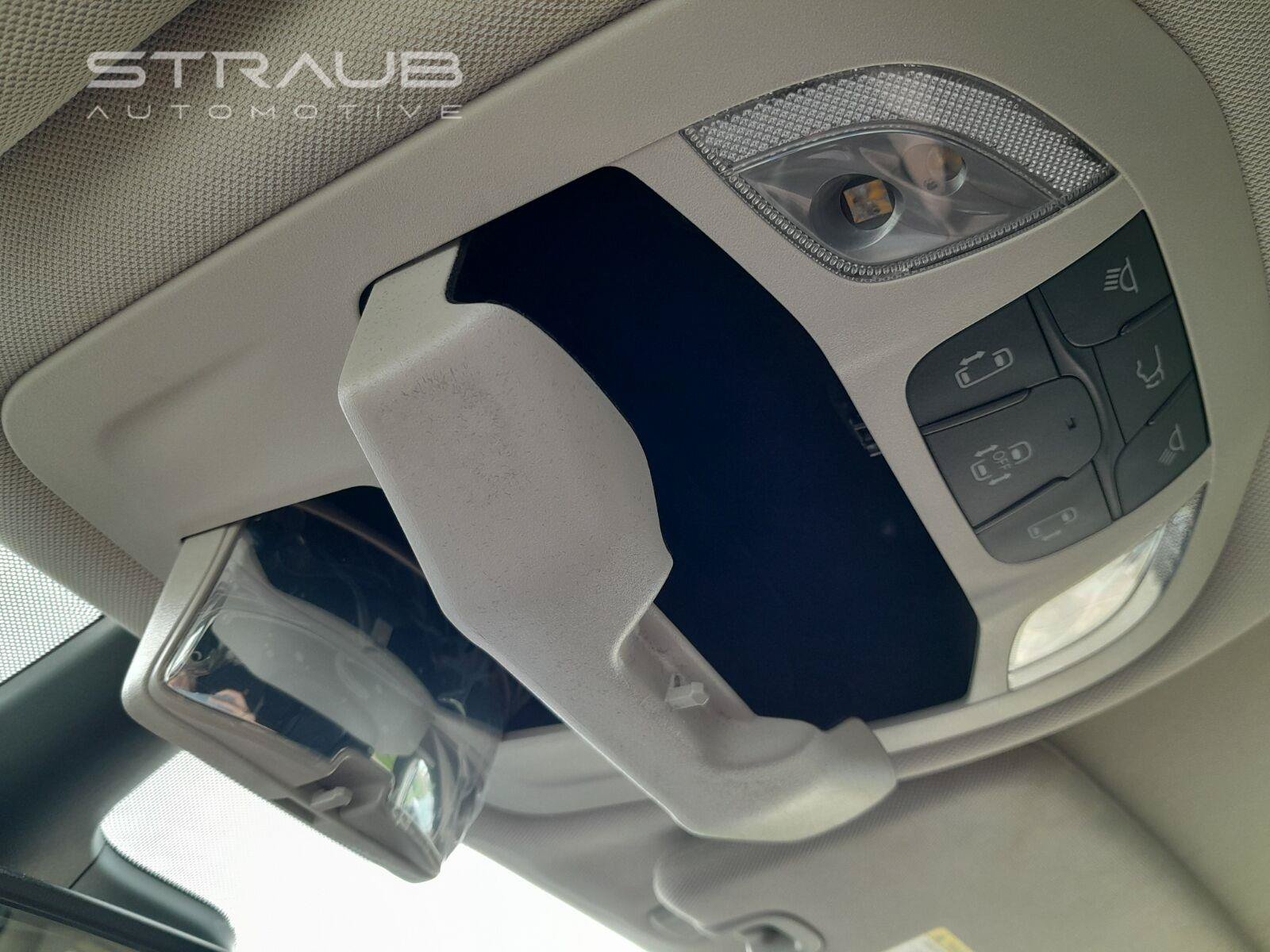 Used 2023 Chrysler Voyager LX FWD image 28