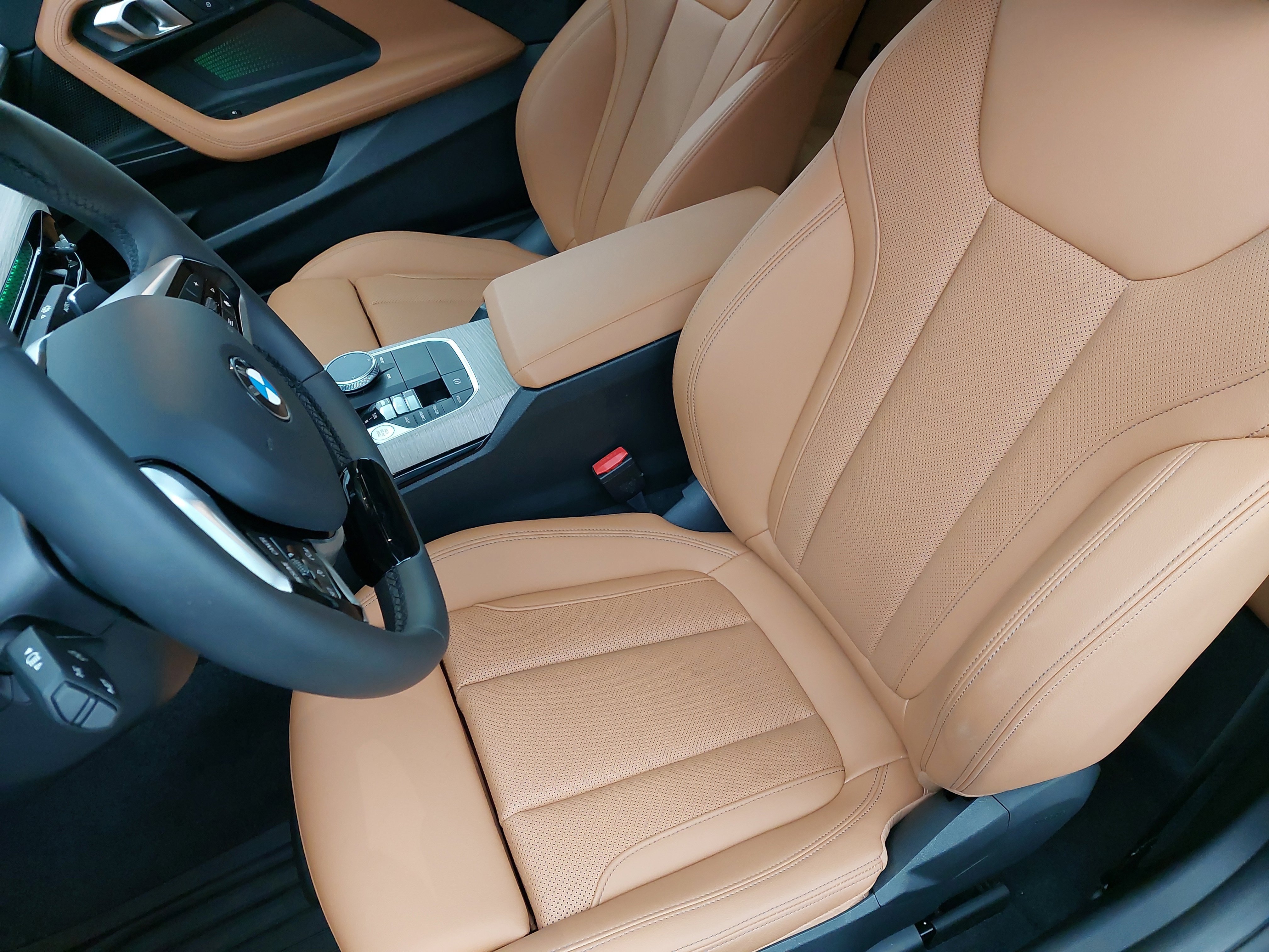 Used 2025 BMW 230i Coupe w/ M Sport Package image 5