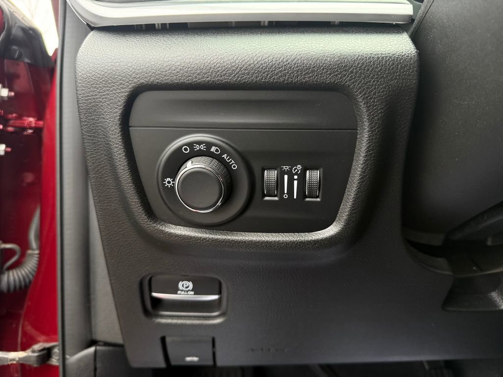 Used 2023 Jeep Grand Cherokee L Laredo image 21