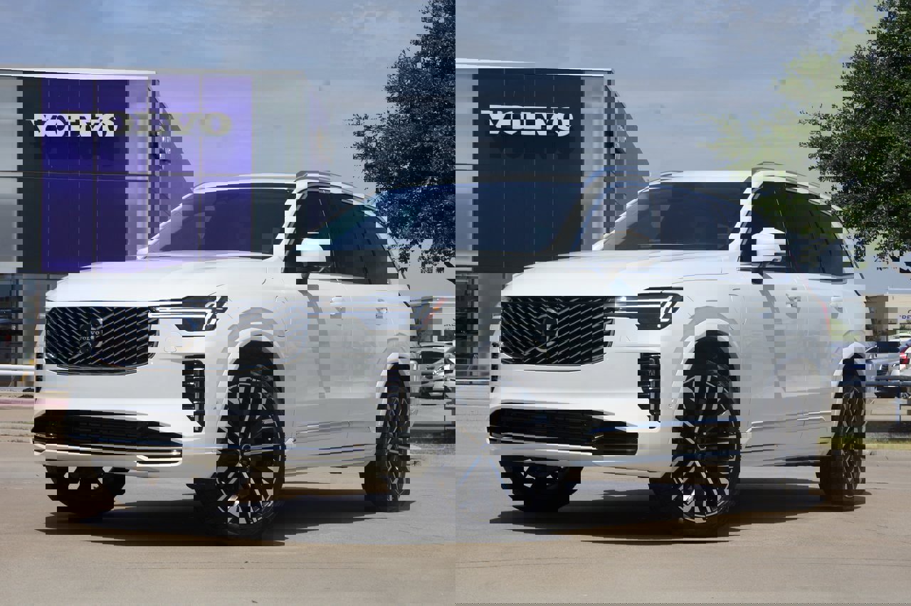 New 2025 Volvo XC90 T8 Plus w/ Protection Package Premier