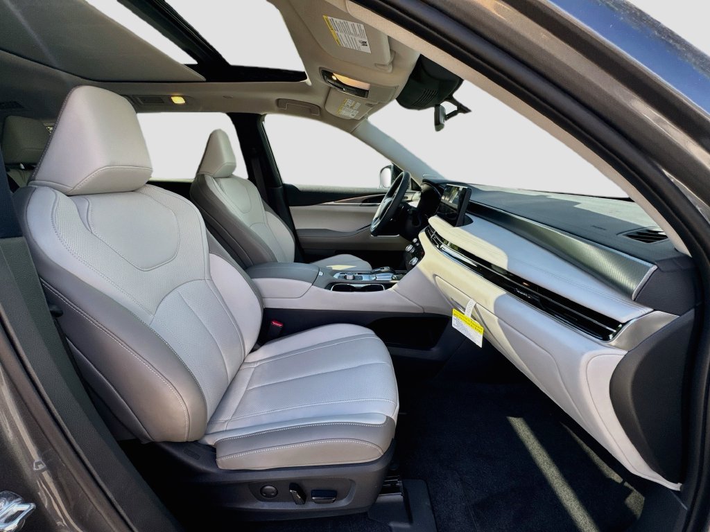 Used 2027 INFINITI QX60 Luxe w/ Cargo Package FWD image 32