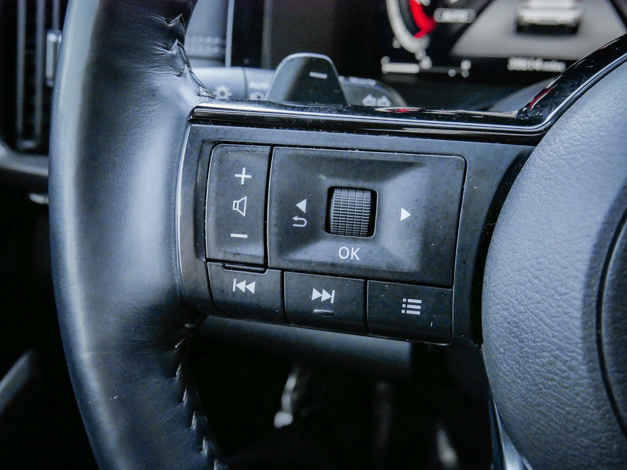 Used 2024 Nissan Pathfinder Platinum w/ Cargo Package image 19