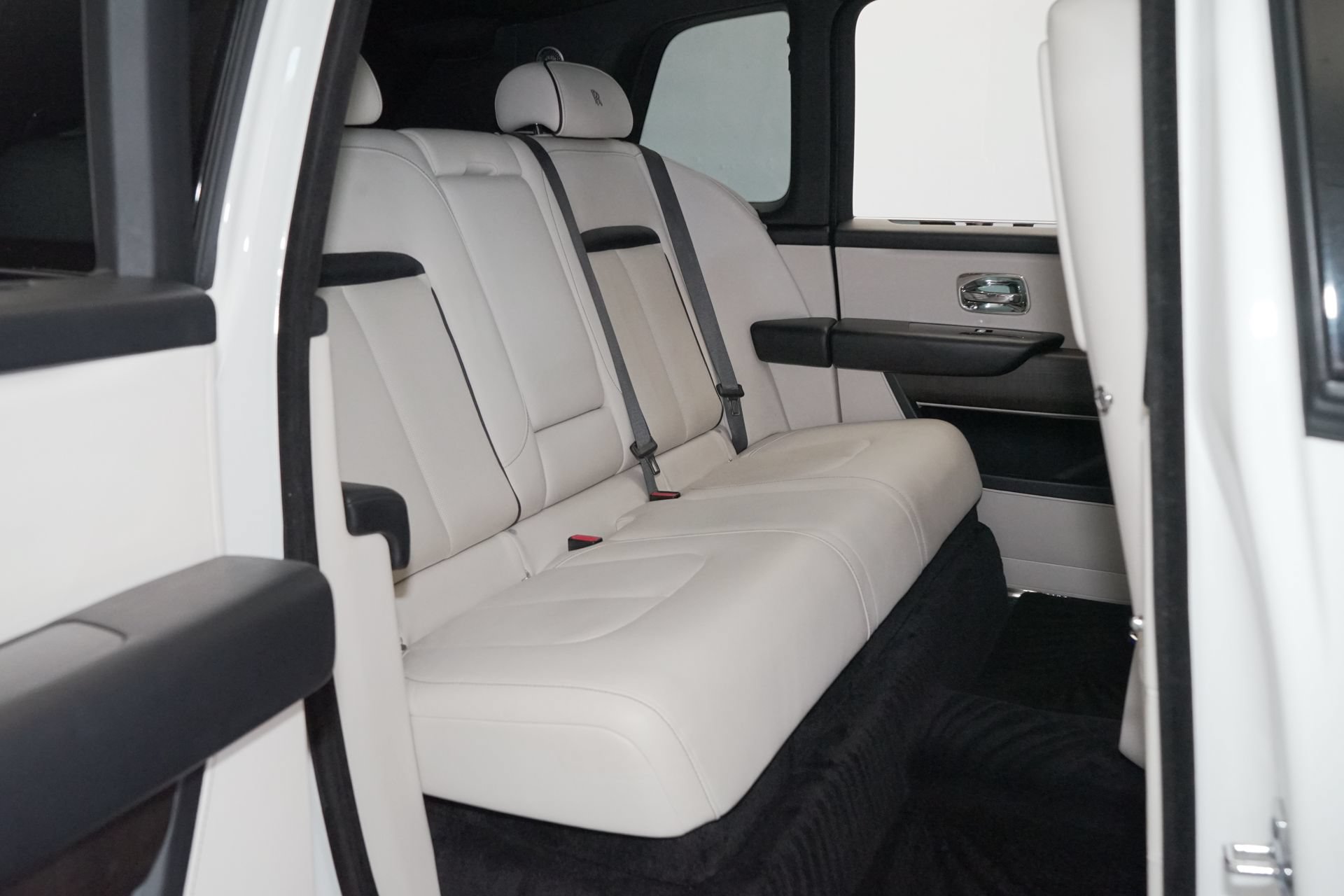 Used 2019 Rolls-Royce Cullinan AWD/4WD image 23