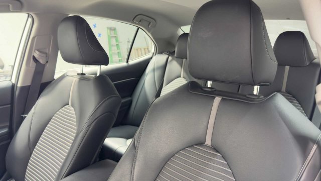 Used 2019 Toyota Camry SE w/ Convenience Package FWD image 24