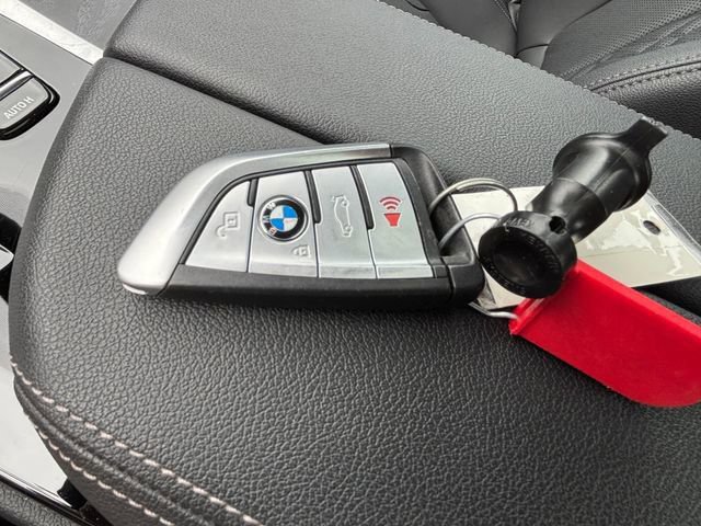 Used 2023 BMW 540i xDrive w/ M Sport Package image 25