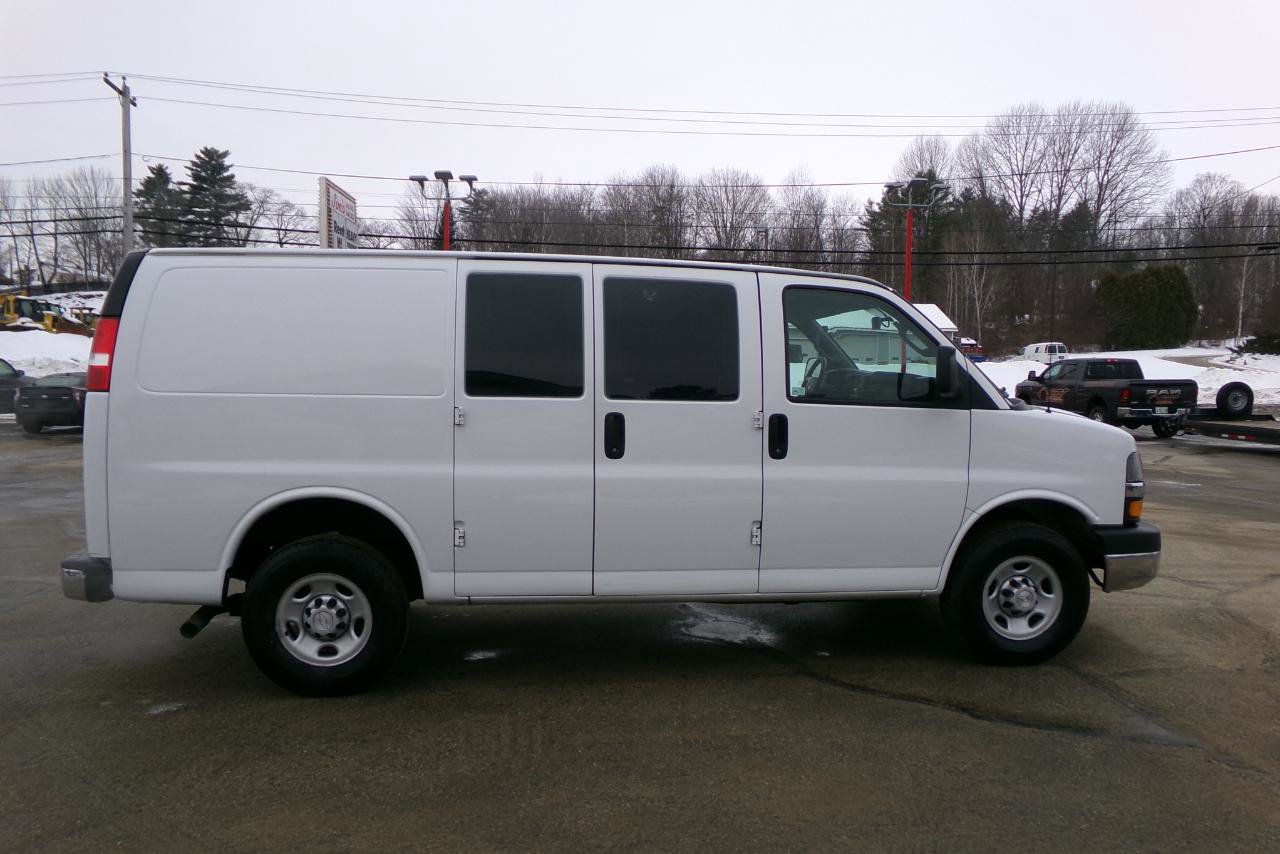 Used 2018 Chevrolet Express 2500 w/ Driver Convenience Package image 18