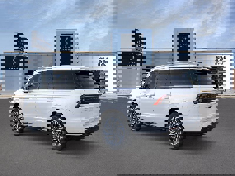 New 2026 Lincoln Navigator Reserve image 4
