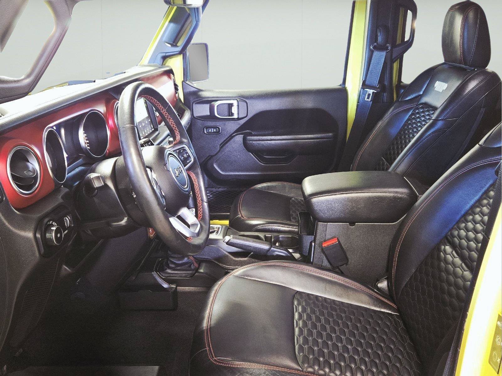 Used 2023 Jeep Wrangler Unlimited Rubicon w/ Cold Weather Group AWD/4WD image 31