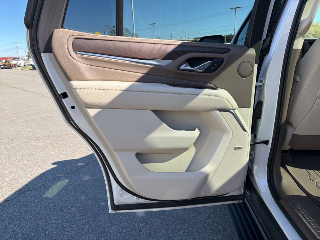 Used 2021 GMC Yukon Denali w/ Denali Premium Package image 15
