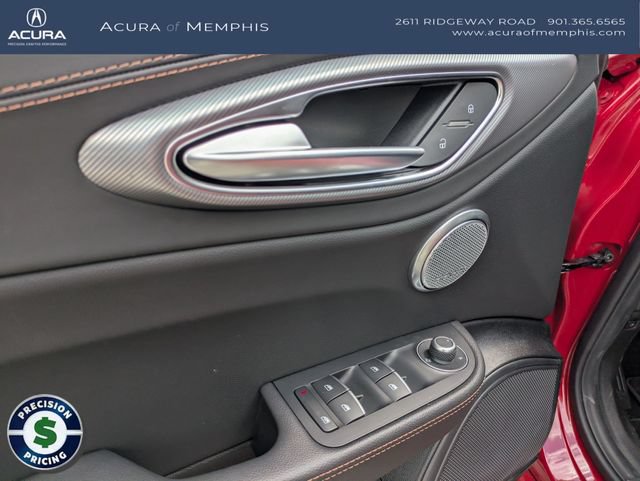 Used 2025 Alfa Romeo Giulia AWD w/ Driving Assist Package image 23