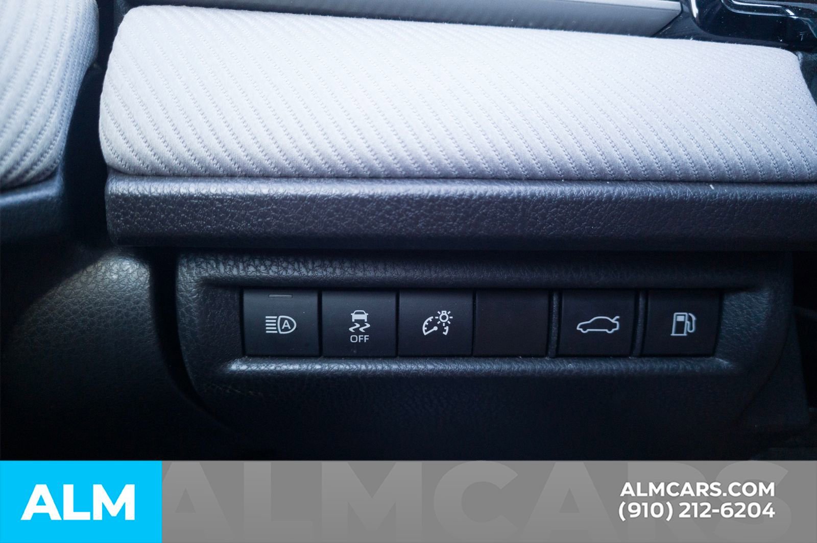 Used 2025 Toyota Camry SE image 34