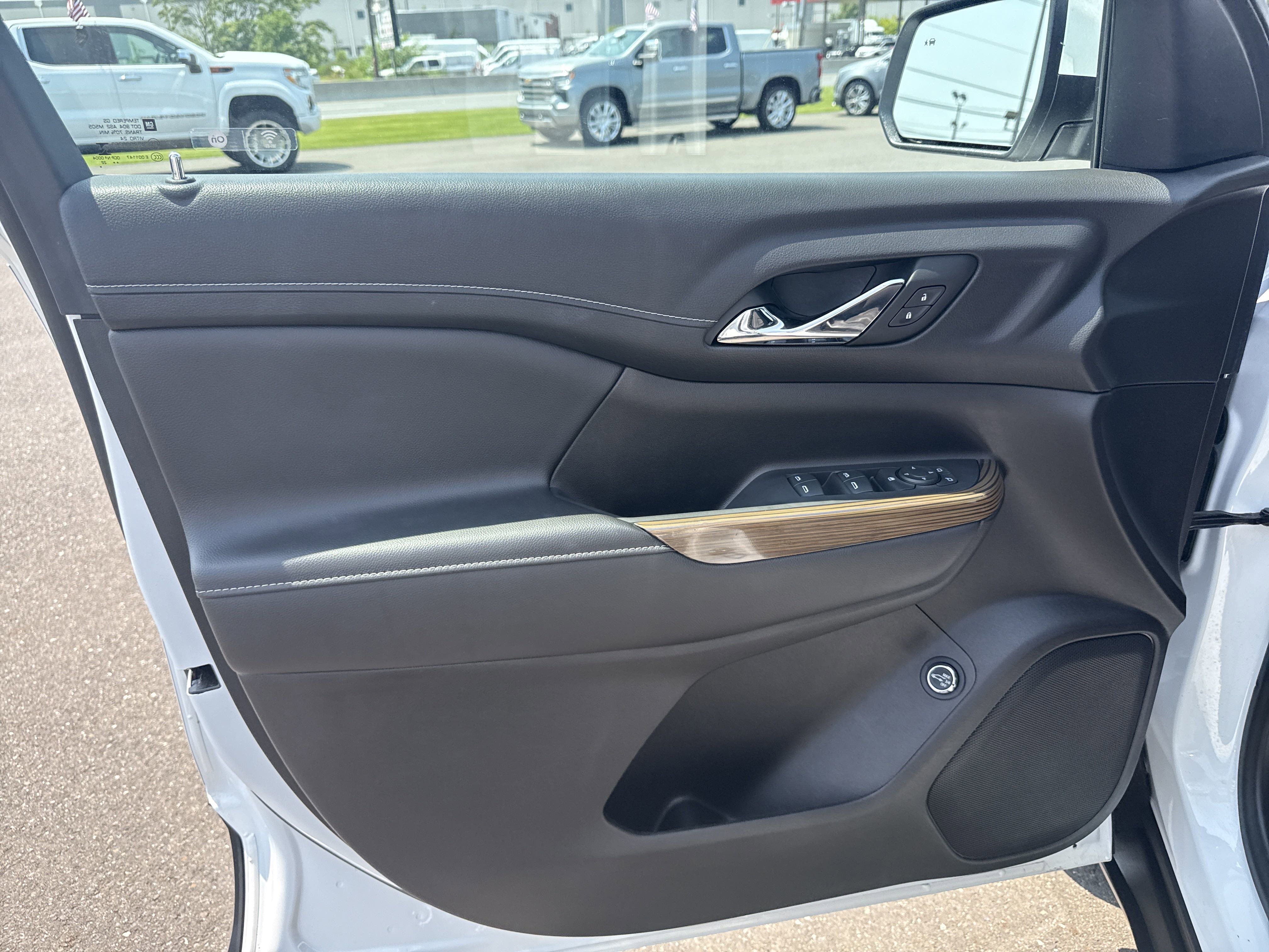 Certified 2022 GMC Acadia SLE w/ Driver Convenience Package image 9