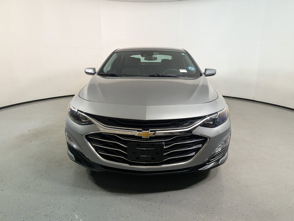 Used 2025 Chevrolet Malibu LT image 2