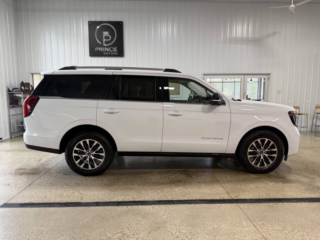 Used 2025 Ford Expedition Platinum AWD/4WD image 5