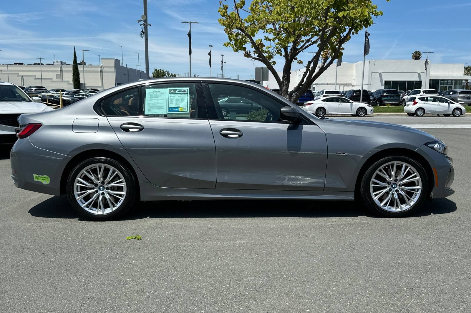 Used 2023 BMW 330e xDrive w/ Driving Assistance Package AWD/4WD image 3