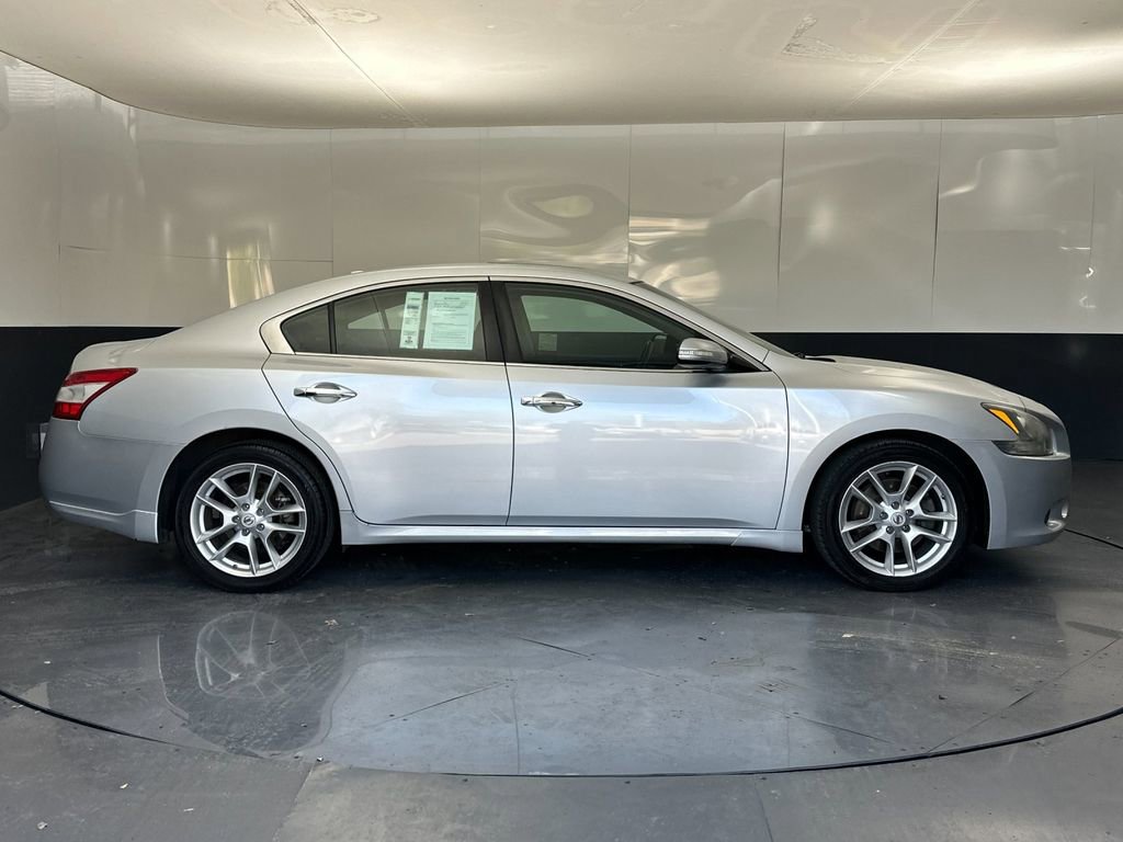 Used 2011 Nissan Maxima 3.5 SV image 2