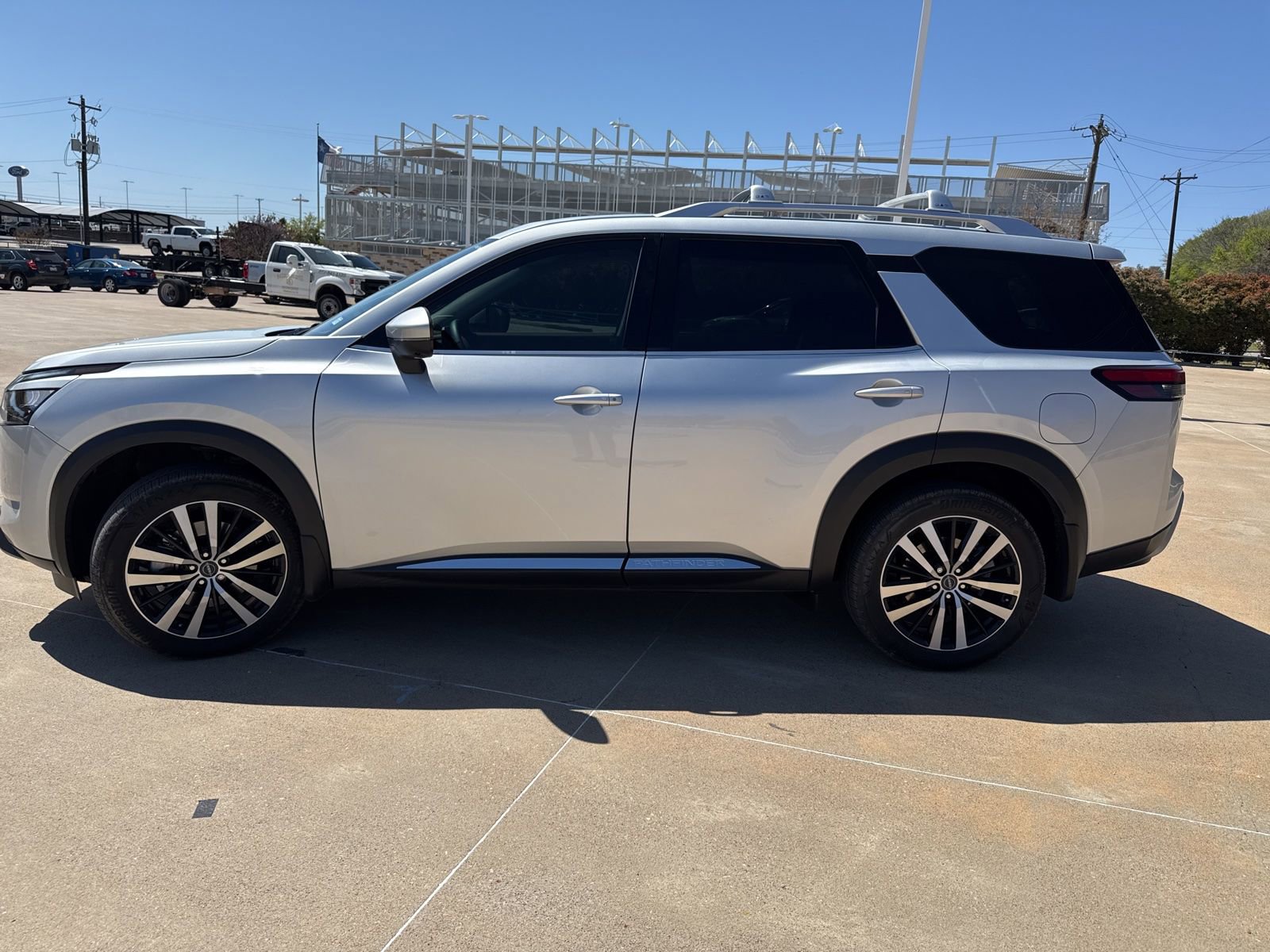 Used 2025 Nissan Pathfinder Platinum w/ Cargo Package image 2