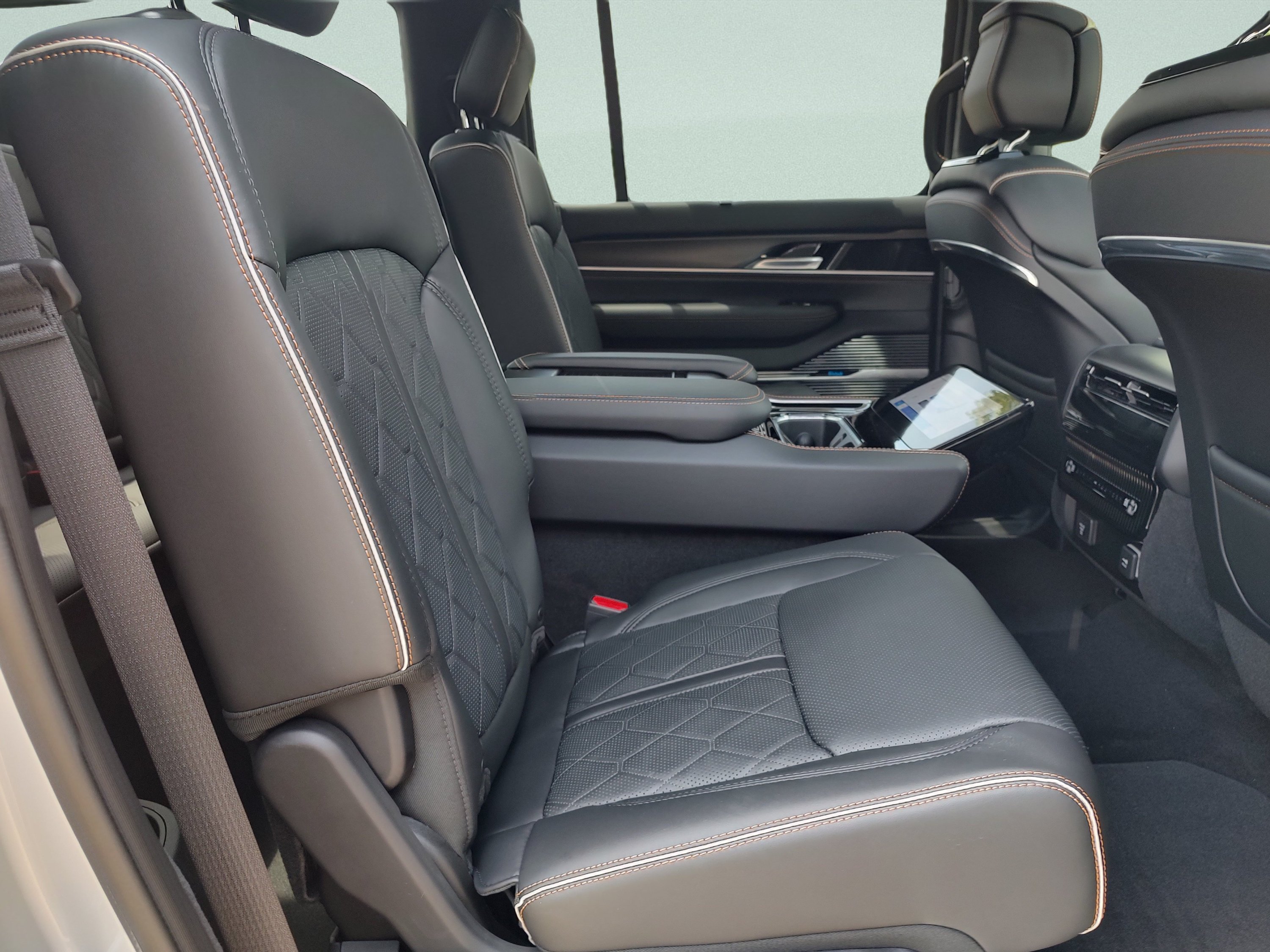 New 2026 Jeep Grand Wagoneer L Summit AWD/4WD image 30